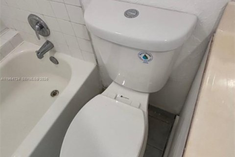 Condominio en alquiler en Plantation, Florida, 2 dormitorios, 76.92 m2 № 2026319 - foto 12