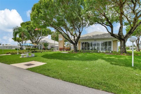 Villa ou maison à vendre à Pompano Beach, Floride: 2 chambres, 128.02 m2 № 2411984 - photo 26