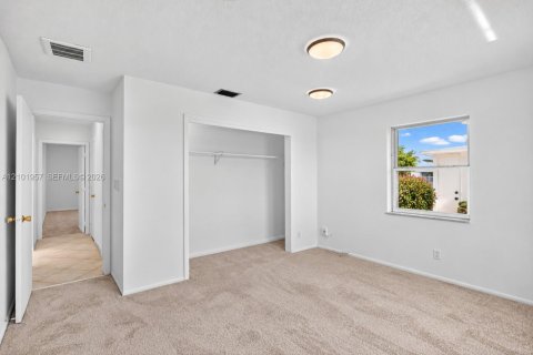 Villa ou maison à vendre à Pompano Beach, Floride: 2 chambres, 128.02 m2 № 2411984 - photo 17