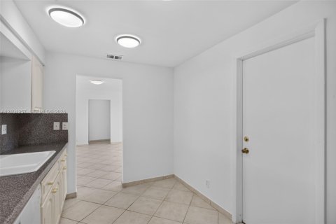 Villa ou maison à vendre à Pompano Beach, Floride: 2 chambres, 128.02 m2 № 2411984 - photo 9