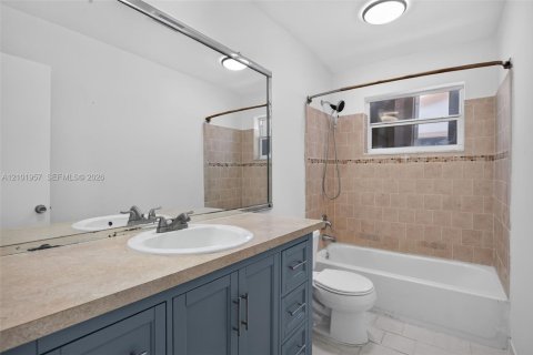 Villa ou maison à vendre à Pompano Beach, Floride: 2 chambres, 128.02 m2 № 2411984 - photo 18