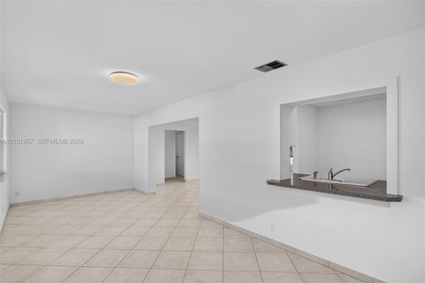Villa ou maison à vendre à Pompano Beach, Floride: 2 chambres, 128.02 m2 № 2411984 - photo 13