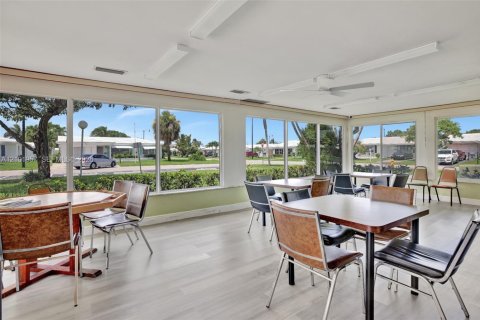 Villa ou maison à vendre à Pompano Beach, Floride: 2 chambres, 128.02 m2 № 2411984 - photo 28