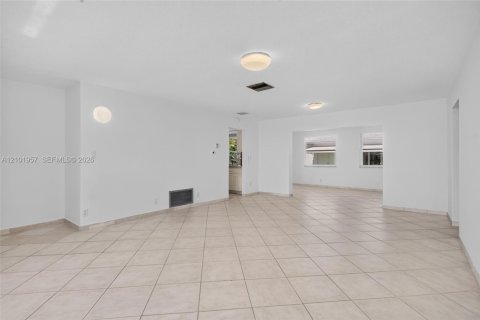 Villa ou maison à vendre à Pompano Beach, Floride: 2 chambres, 128.02 m2 № 2411984 - photo 5