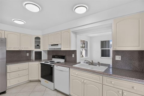 Villa ou maison à vendre à Pompano Beach, Floride: 2 chambres, 128.02 m2 № 2411984 - photo 7