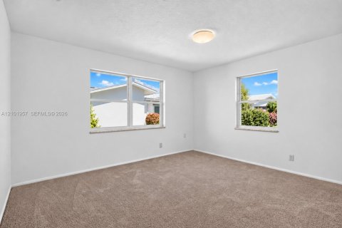 Villa ou maison à vendre à Pompano Beach, Floride: 2 chambres, 128.02 m2 № 2411984 - photo 16