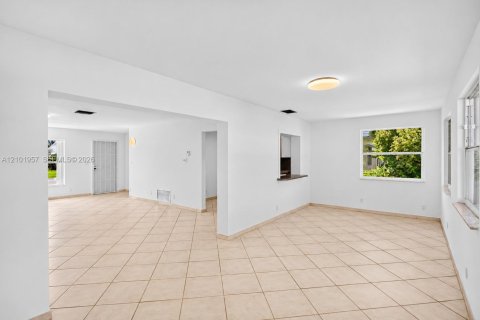 Villa ou maison à vendre à Pompano Beach, Floride: 2 chambres, 128.02 m2 № 2411984 - photo 11