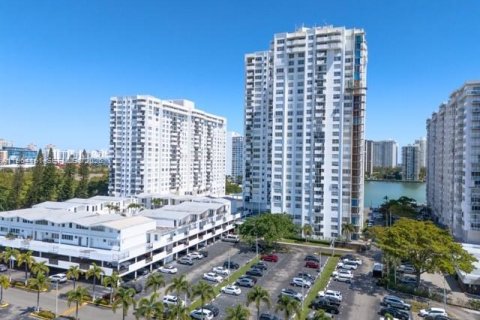 Copropriété à vendre à Aventura, Floride: 1 chambre, 71.16 m2 № 2026574 - photo 26