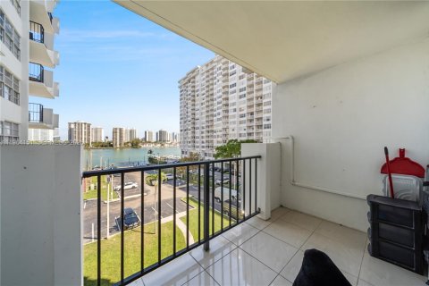 Copropriété à vendre à Aventura, Floride: 1 chambre, 71.16 m2 № 2026574 - photo 20