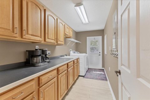 House in Port Charlotte, Florida 5 bedrooms, 259.57 sq.m. № 1548742 - photo 28
