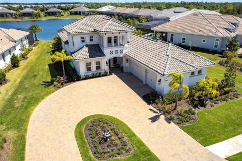 House in Bradenton, Florida 5 bedrooms, 343.92 sq.m. № 1587269 - photo 2