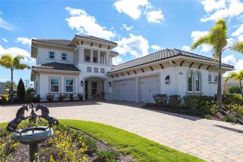 House in Bradenton, Florida 5 bedrooms, 343.92 sq.m. № 1587269 - photo 1