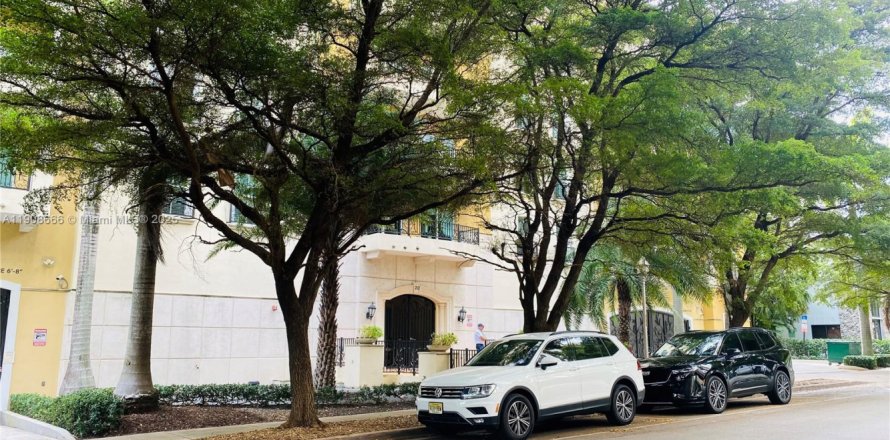 Condominio en Coral Gables, Florida, 2 dormitorios № 1964615
