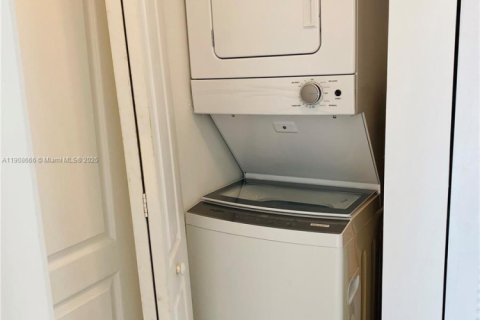 Condominio en venta en Coral Gables, Florida, 2 dormitorios, 111.67 m2 № 1964615 - foto 13