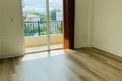 Condominio en venta en Coral Gables, Florida, 2 dormitorios, 111.67 m2 № 1964615 - foto 11