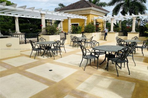 Condominio en venta en Coral Gables, Florida, 2 dormitorios, 111.67 m2 № 1964615 - foto 15