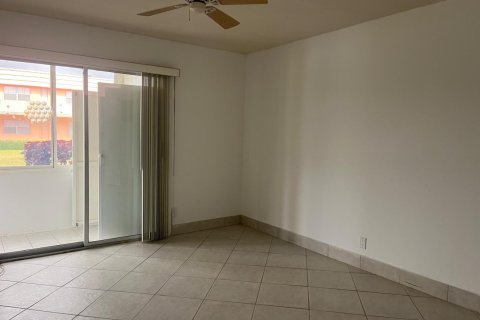Condo in Delray Beach, Florida, 2 bedrooms  № 1151801 - photo 1