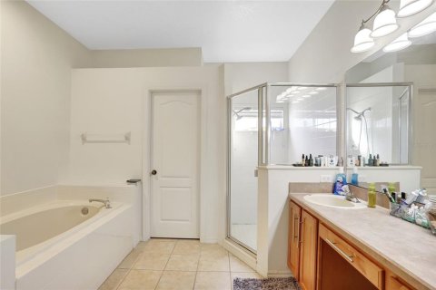 House in Orlando, Florida 4 bedrooms, 202.53 sq.m. № 1212105 - photo 24