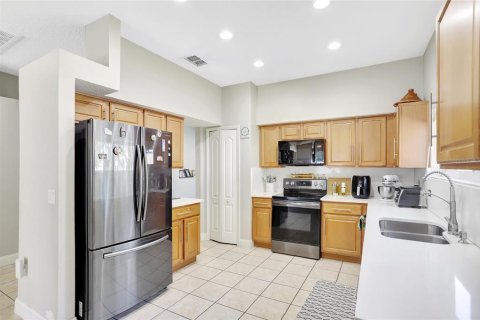 House in Orlando, Florida 4 bedrooms, 202.53 sq.m. № 1212105 - photo 11