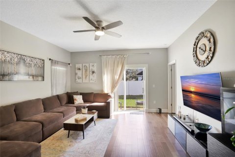 House in Orlando, Florida 4 bedrooms, 202.53 sq.m. № 1212105 - photo 15