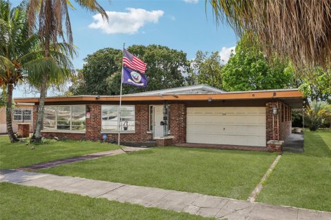 Casa en venta en Hialeah, Florida, 2 dormitorios, 145.3 m2 № 2062259 - foto 5