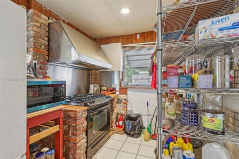 Casa en venta en Hialeah, Florida, 2 dormitorios, 145.3 m2 № 2062259 - foto 16
