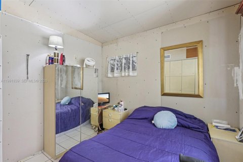 Casa en venta en Hialeah, Florida, 2 dormitorios, 145.3 m2 № 2062259 - foto 21