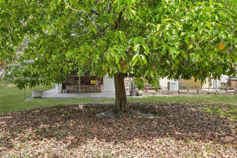 Casa en venta en Hialeah, Florida, 2 dormitorios, 145.3 m2 № 2062259 - foto 30