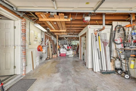 Casa en venta en Hialeah, Florida, 2 dormitorios, 145.3 m2 № 2062259 - foto 24