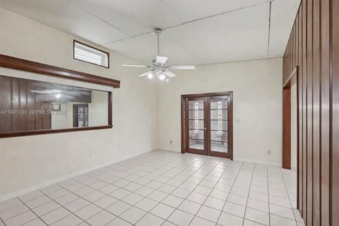 Casa en venta en Hialeah, Florida, 2 dormitorios, 145.3 m2 № 2062259 - foto 7