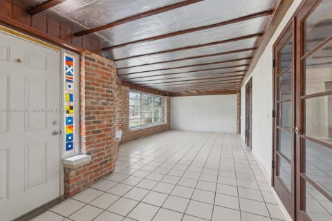 Casa en venta en Hialeah, Florida, 2 dormitorios, 145.3 m2 № 2062259 - foto 10
