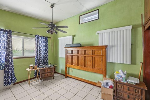 Casa en venta en Hialeah, Florida, 2 dormitorios, 145.3 m2 № 2062259 - foto 17