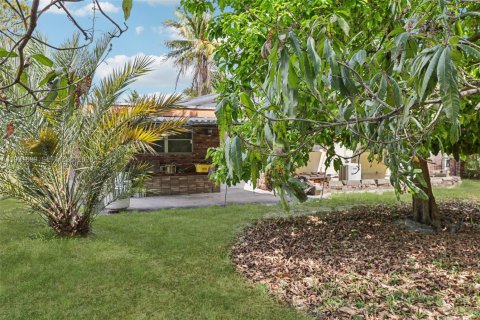 Casa en venta en Hialeah, Florida, 2 dormitorios, 145.3 m2 № 2062259 - foto 29
