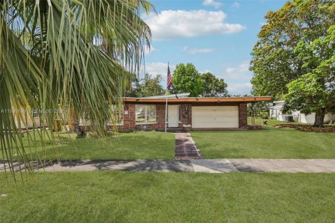 Casa en Hialeah, Florida 2 dormitorios, 145.3 m2 № 2062259