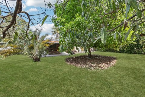 Casa en venta en Hialeah, Florida, 2 dormitorios, 145.3 m2 № 2062259 - foto 28