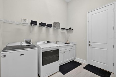 House in Palm Coast, Florida 3 bedrooms, 273.97 sq.m. № 2223559 - photo 11