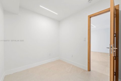 Condo in Miami, Florida, 3 bedrooms  № 1986617 - photo 21