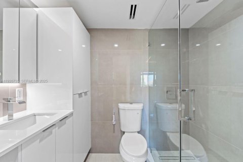 Condo in Miami, Florida, 3 bedrooms  № 1986617 - photo 16