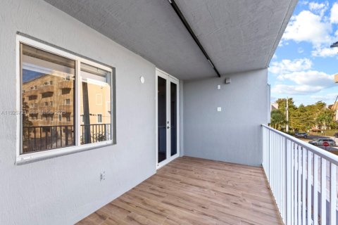 Condo in Miami, Florida, 3 bedrooms  № 1986617 - photo 24