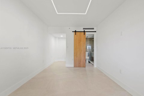 Condo in Miami, Florida, 3 bedrooms  № 1986617 - photo 19