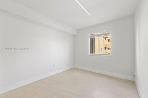 Condo in Miami, Florida, 3 bedrooms  № 1986617 - photo 23