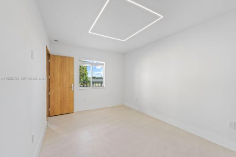 Condo in Miami, Florida, 3 bedrooms  № 1986617 - photo 12