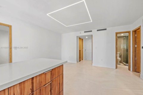 Condo in Miami, Florida, 3 bedrooms  № 1986617 - photo 5