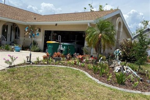 House in Port Charlotte, Florida 3 bedrooms, 174.38 sq.m. № 1853721 - photo 1