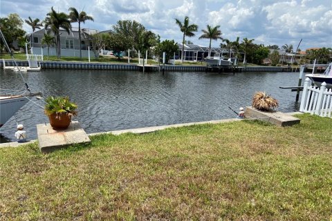House in Port Charlotte, Florida 3 bedrooms, 174.38 sq.m. № 1853721 - photo 11
