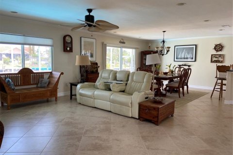 House in Port Charlotte, Florida 3 bedrooms, 174.38 sq.m. № 1853721 - photo 2