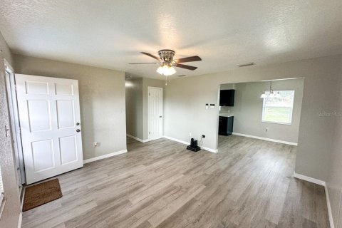 Villa ou maison à vendre à Haines City, Floride: 3 chambres, 93.92 m2 № 2394041 - photo 11