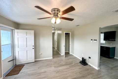 Villa ou maison à vendre à Haines City, Floride: 3 chambres, 93.92 m2 № 2394041 - photo 9