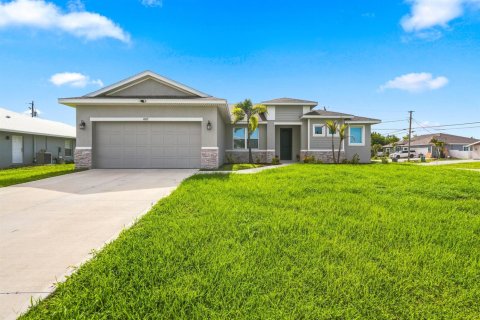 House in Port St. Lucie, Florida 3 bedrooms, 191.29 sq.m. № 2171816 - photo 3