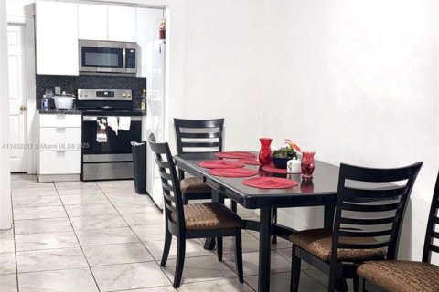 Propiedad comercial en venta en Miami, Florida, 195.65 m2 № 1845885 - foto 14
